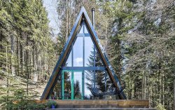 drevena-chata-v-lese