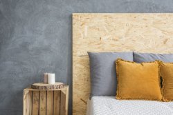 nabytek-z-osb-desek-interier-loznice-postel-polstare-detail