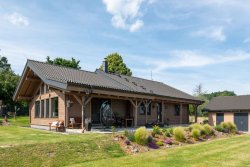 1-moderní-přízemní-roubenka