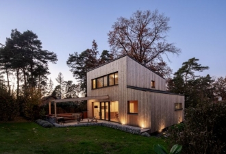 uvodni-CLT-drevostavba-u-lesa-3AE-