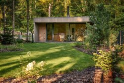 Moderni-chata-v-lese-u-Prahy-1