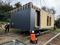 Dřevostavba-na-spravnem-zaklade-usazeni-drevostavby