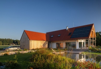 DrevoaStavby.cz Prostorná patrová dřevostavba na samotě u lesa