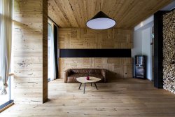 biodeska-v-interieru-moderni-drevostavba-1