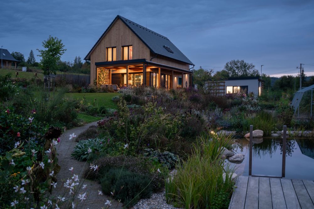 Rozkvetlá dřevěná symfonie