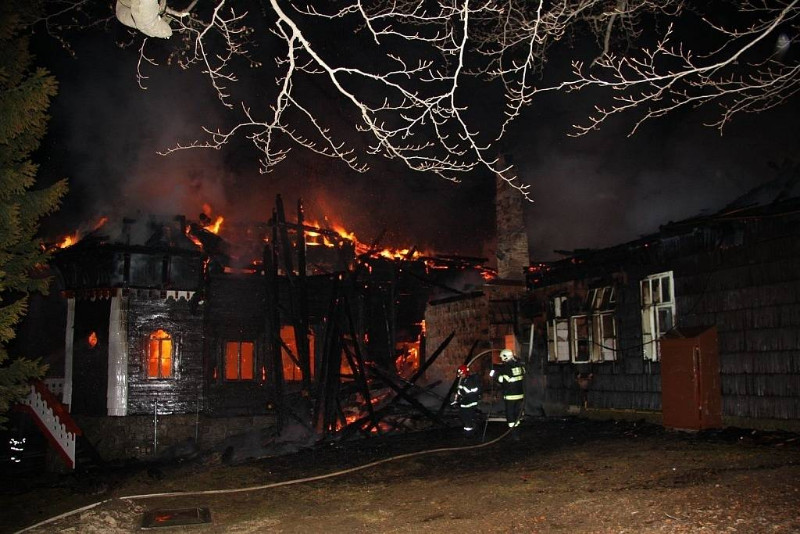 požár roubenky Libušín