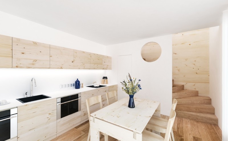 Modulov&yacute; dům modul&aacute;rn&iacute; dřevostavba Freedomek interi&eacute;r kuchyně