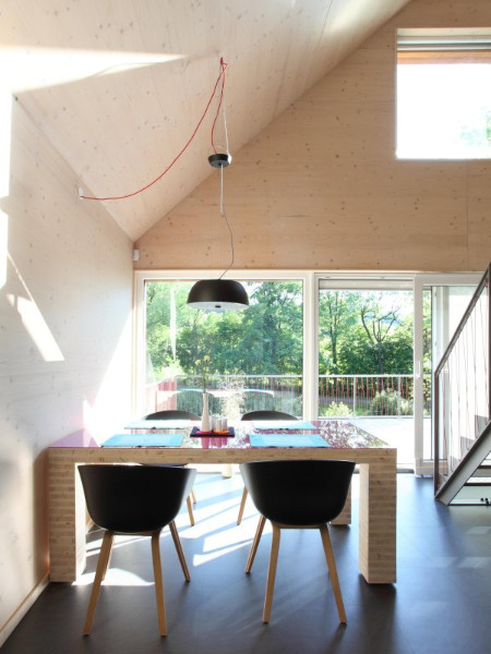 V interiér typové dřevostavby domesi