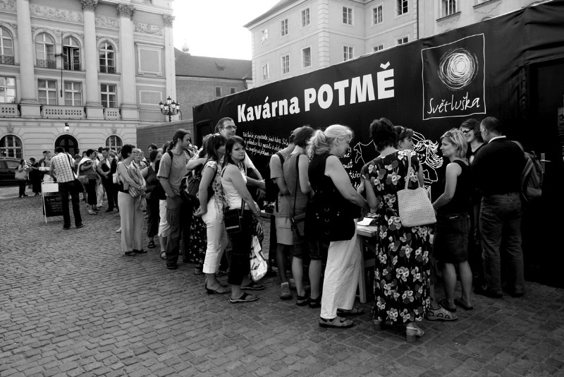 FONTANA: <small>Kavárna POTMĚ v Praze už jen do konce týdne</small>