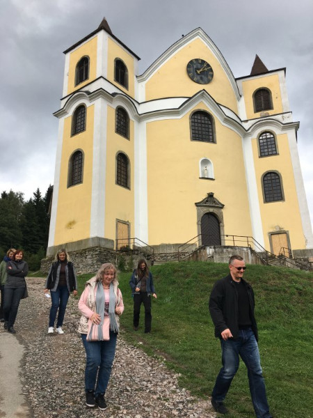 kostel v neratově a redakce