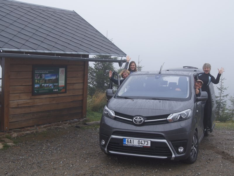 teambuilding redakce dřevostavby a jejich toyota