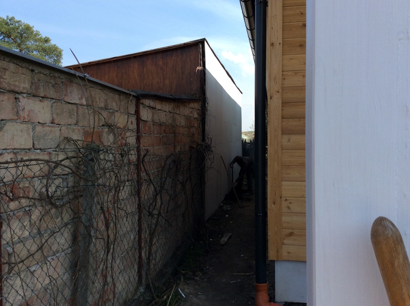 Vesper Frames Zatčany obložení sousedného objektu 01