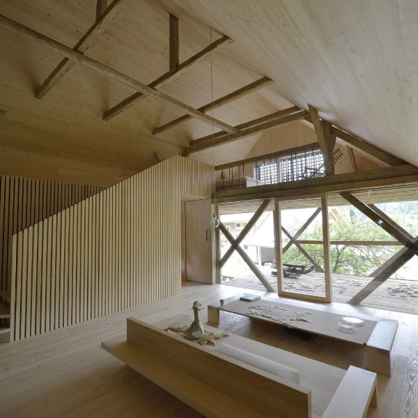 Dřevený challet vytvořený ze stodoly - int1