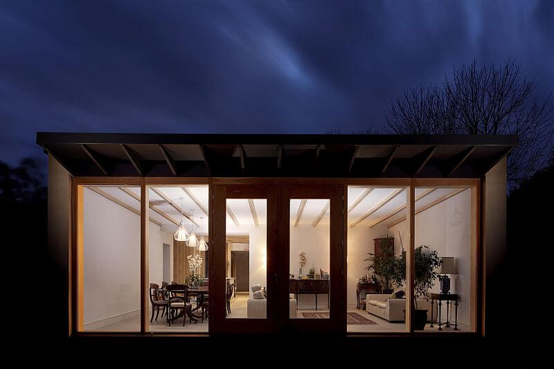 prestavba-drevostavba-preklizka-pristavba-v-noci