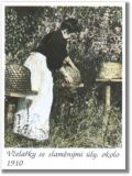 Včelařka se slaměn&yacute;mi &uacute;ly - kolem roku 1910