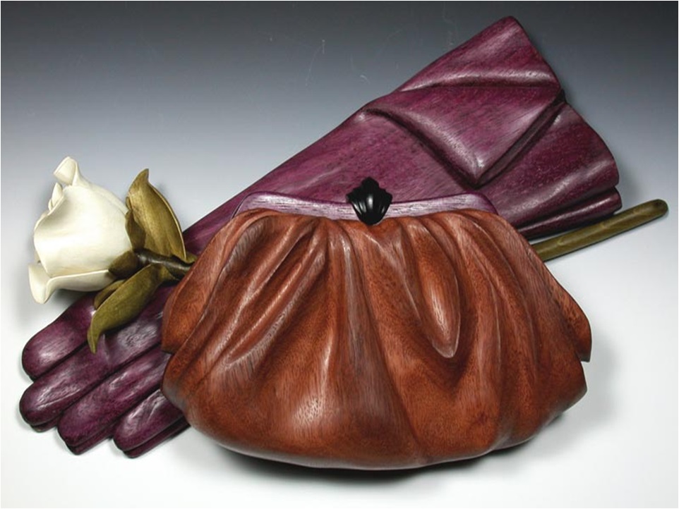 uměleck&eacute; předměty ze dřeva - d&aacute;msk&aacute; kabelka a rukavice