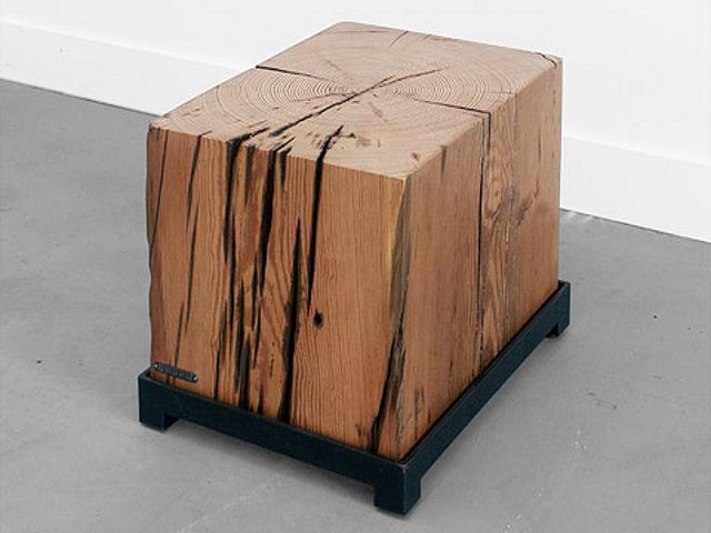 dřevěný taburet design uhuru