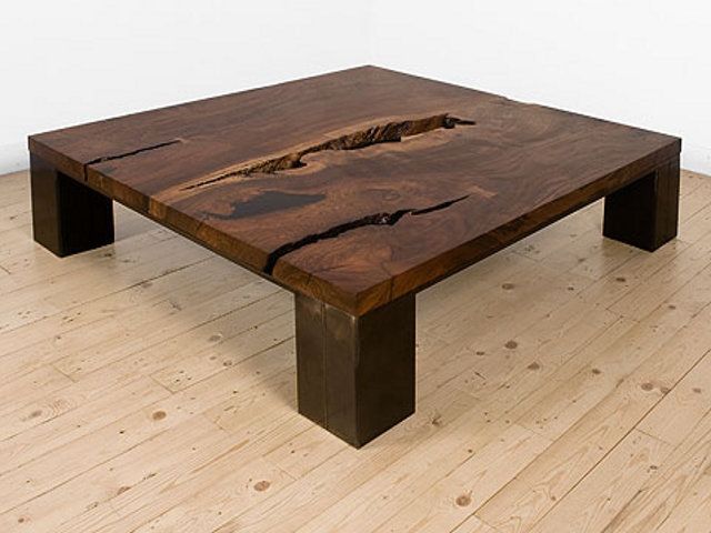 dřevěný stolek s prasklinou design uhuru