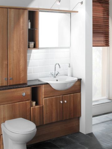 dřevěný koupelnový nábytek