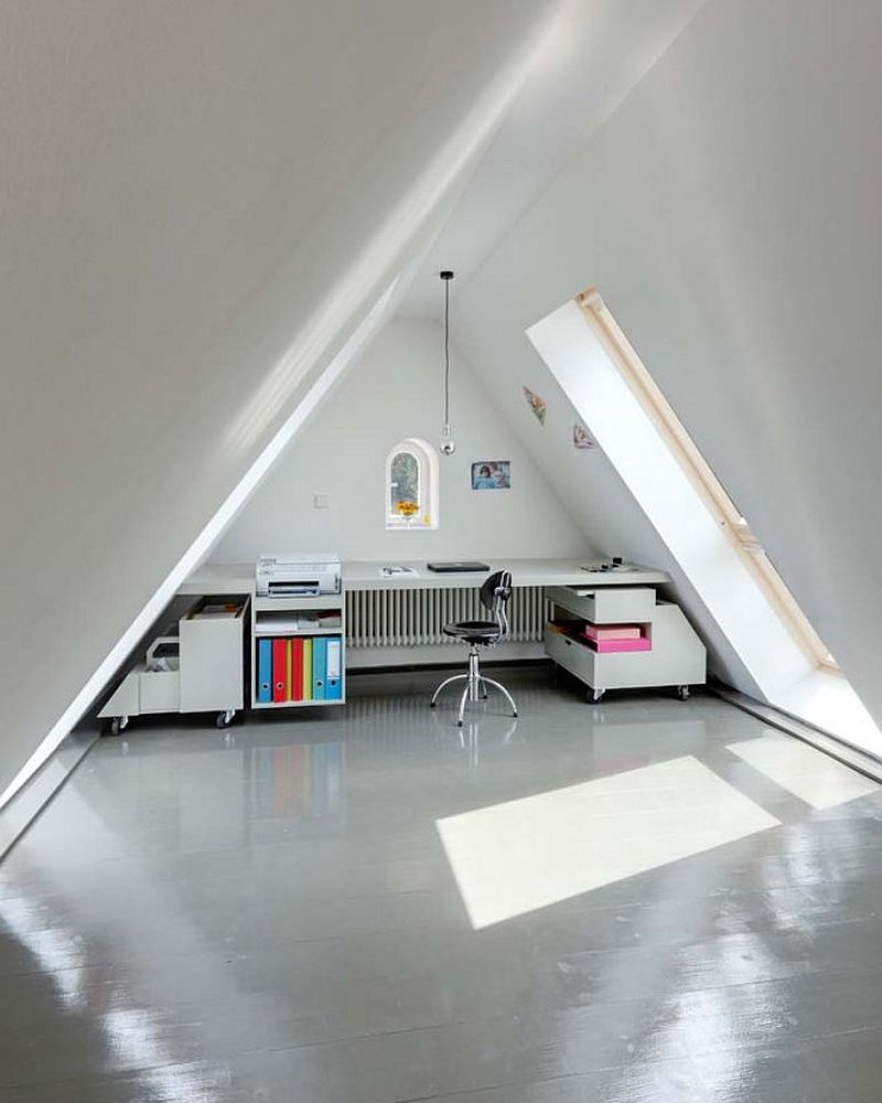 interier-podkrovi-pracovna-stresni-okna