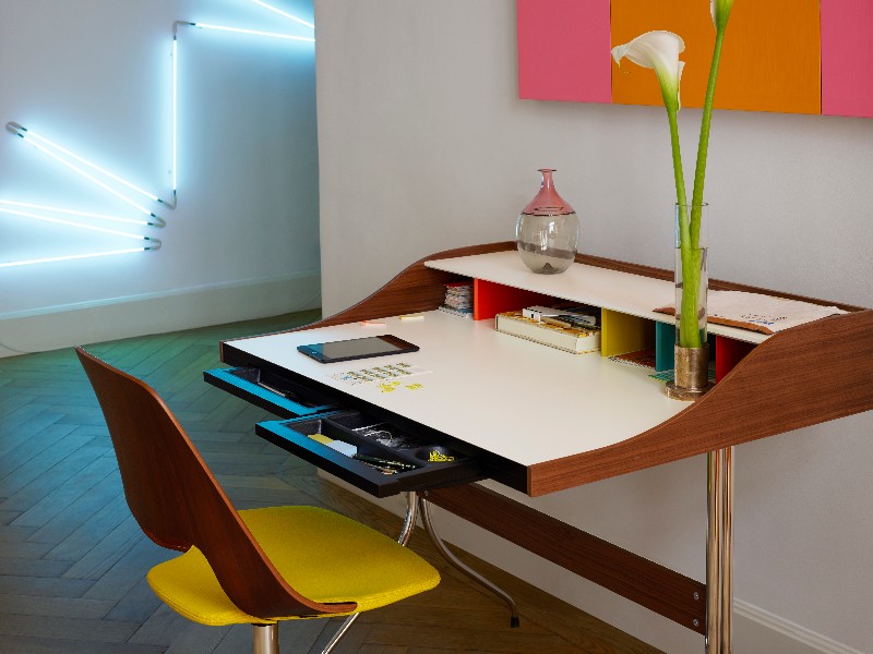 design psac&iacute; stůl