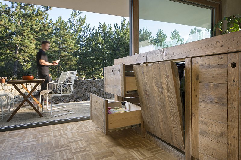 kuchyne-z-palet-interier-kuchynske-skrinky-supliky