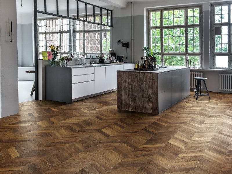 interiér kuchyně dřevěné parkety podlaha