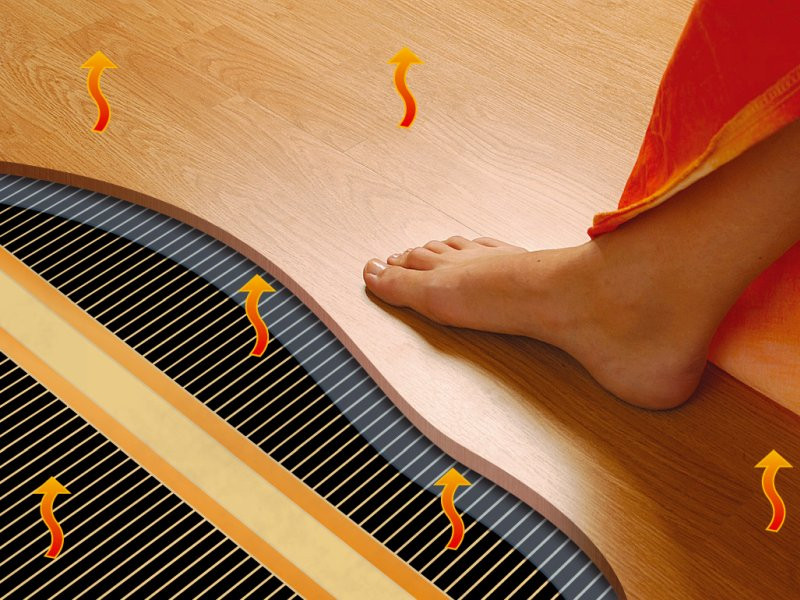 dřevěná podlaha podlahové topení fenix