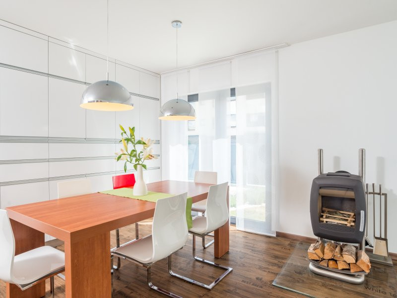 dřevostavba interiér jídelna