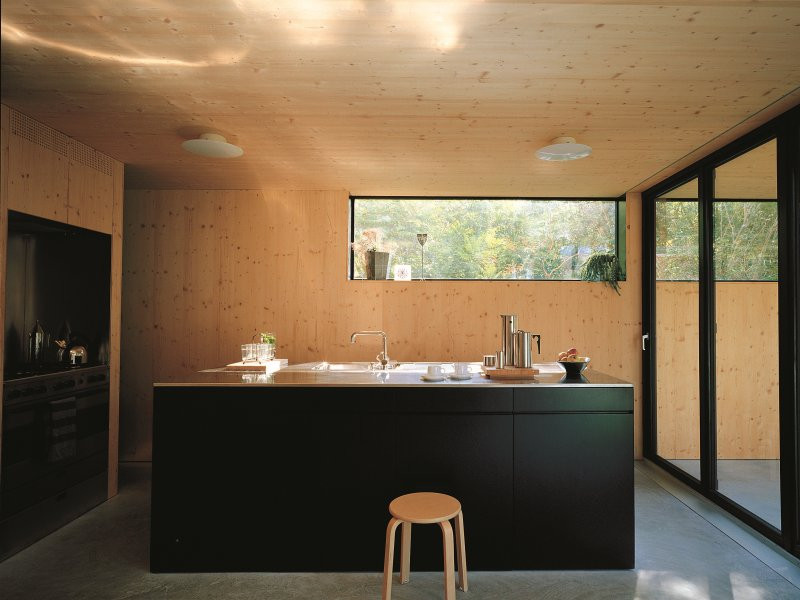 700-052-4 INTERIÉR MASIVNÍ MODERNÍ DŘEVOSTAVBY