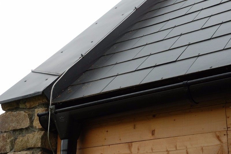 standardní okapový žlab ne střeše bez přesahu