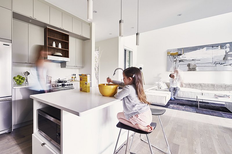 velux-multifunkcni-interier-kuchyne-jidelna-obyvaci-pokoj-nabytek-osvetleni-dekorace-barvy