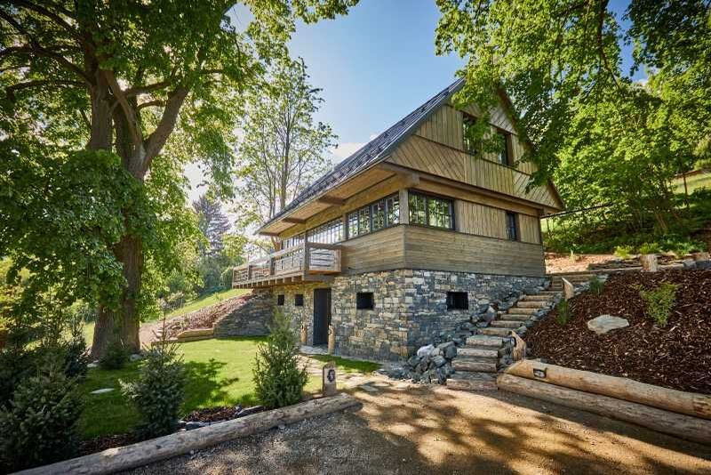 DrevoaStavby.cz | Mezi třemi vzrostlými stromy (TFH dřevěné skeletové domy) DrevoaStavby.cz | Mezi třemi vzrostlými stromy (TFH dřevěné skeletové domy)