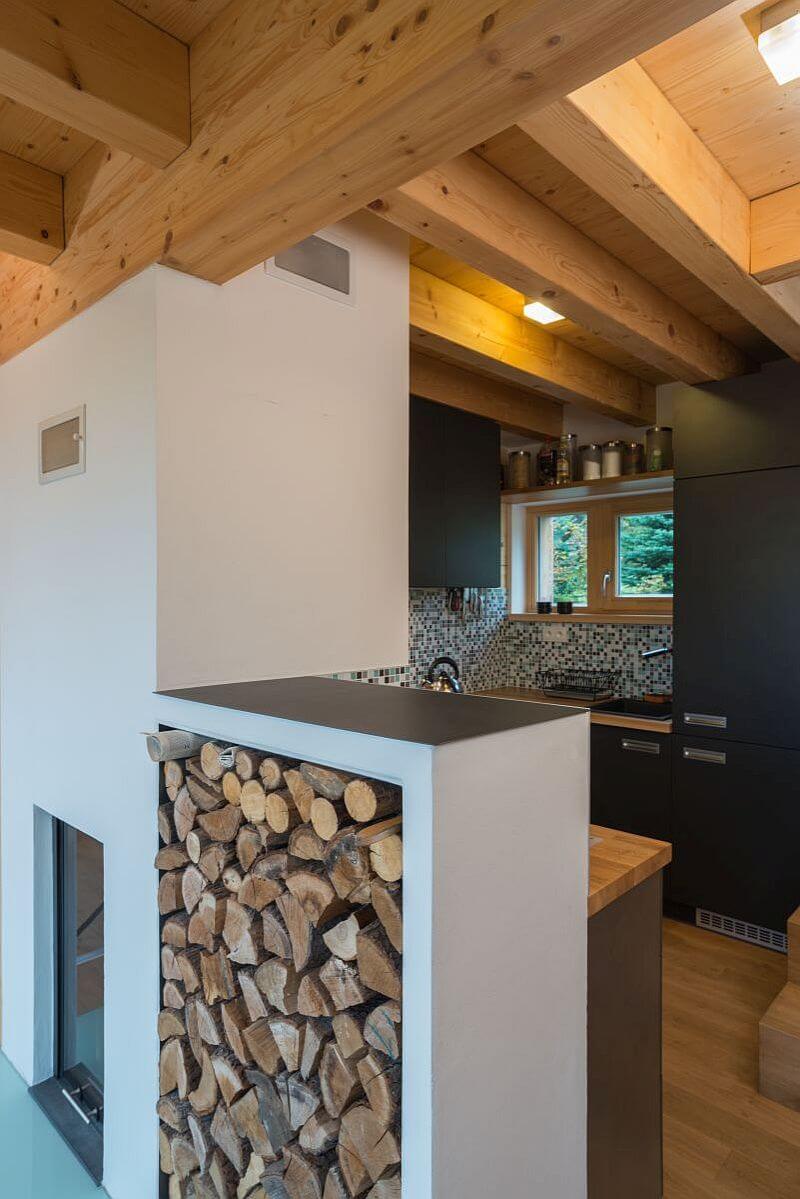 dum-tancici-mezi-skalnimi-masivy-cast-kuchyne