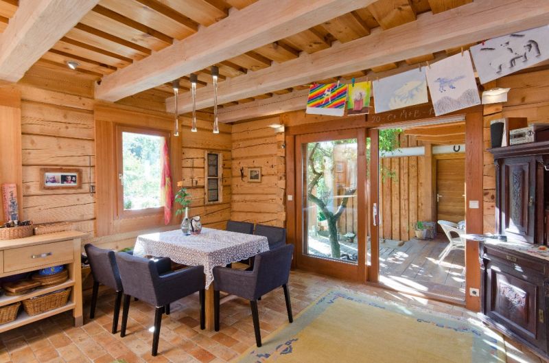 DrevoaStavby.cz | Dřevostavba v b&yacute;val&eacute;m ovocn&eacute;m sadu