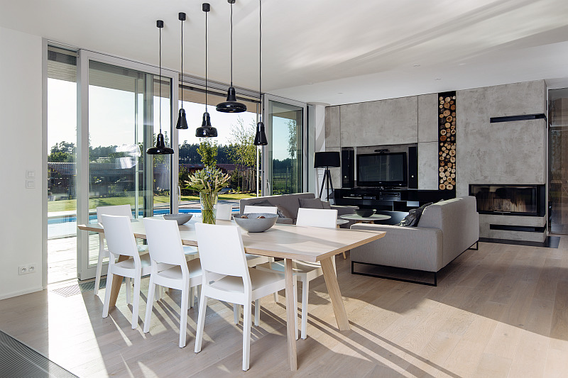 drevostavba-tvar-ypsilon-jidelni-stul