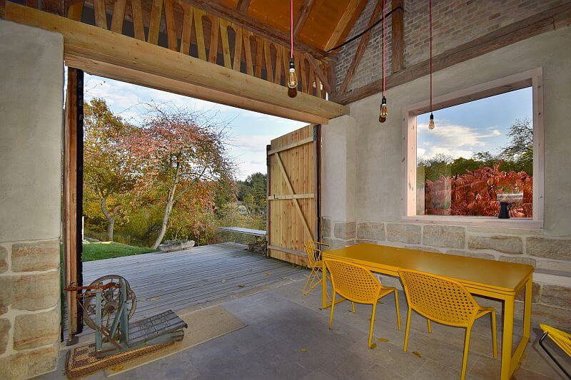 rekonstrukce-stodoly-posezeni-jidelna