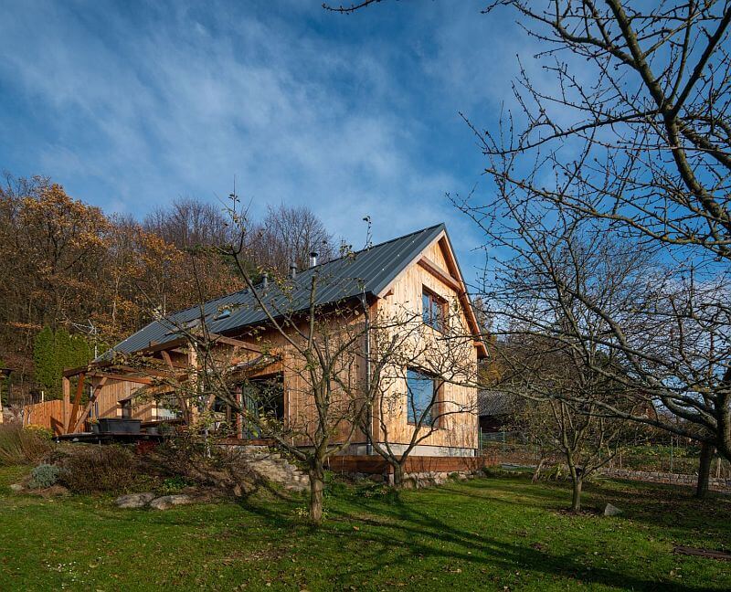 drevostavba-ekopanely-dum-se-zahradou