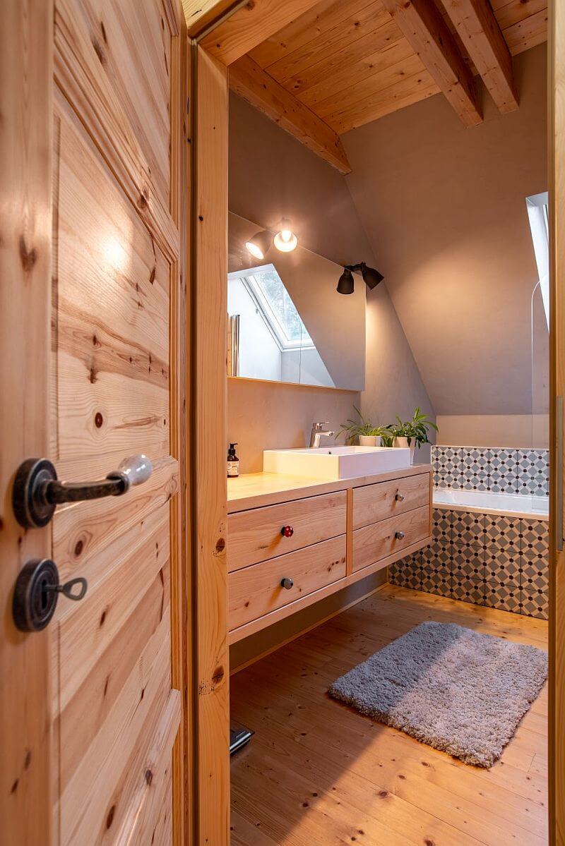 drevostavba-ekopanely-nahled-do-koupelny