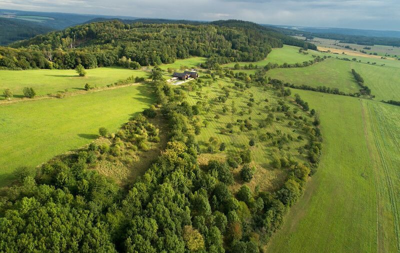 DrevoaStavby.cz | Sofistikovaná dřevostavba v CHKO Křivoklátsko DrevoaStavby.cz | Sofistikovaná dřevostavba v CHKO Křivoklátsko