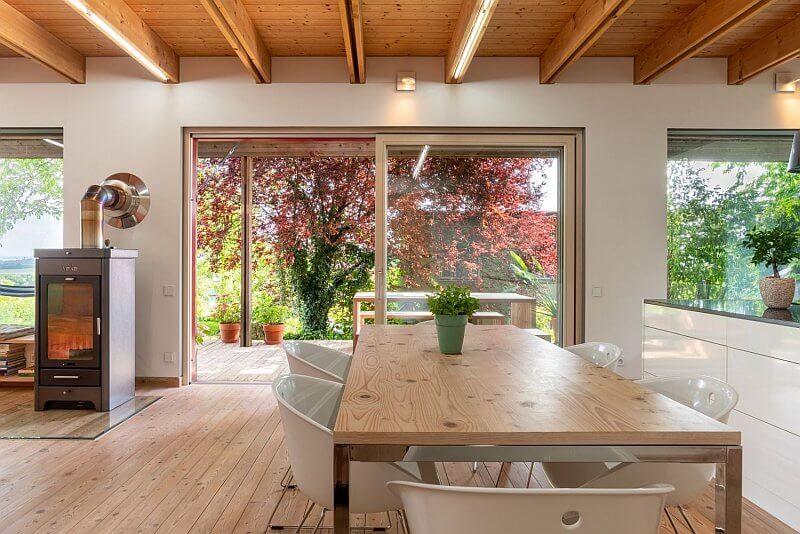 v-naruci-zahrady-pohled-z-jidelny