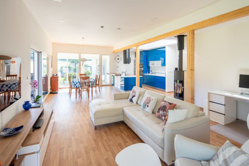 DrevoaStavby.cz Promyšlený bungalov vyladěný k dokonaosti DrevoaStavby.cz Promyšlený bungalov vyladěný k dokonalosti