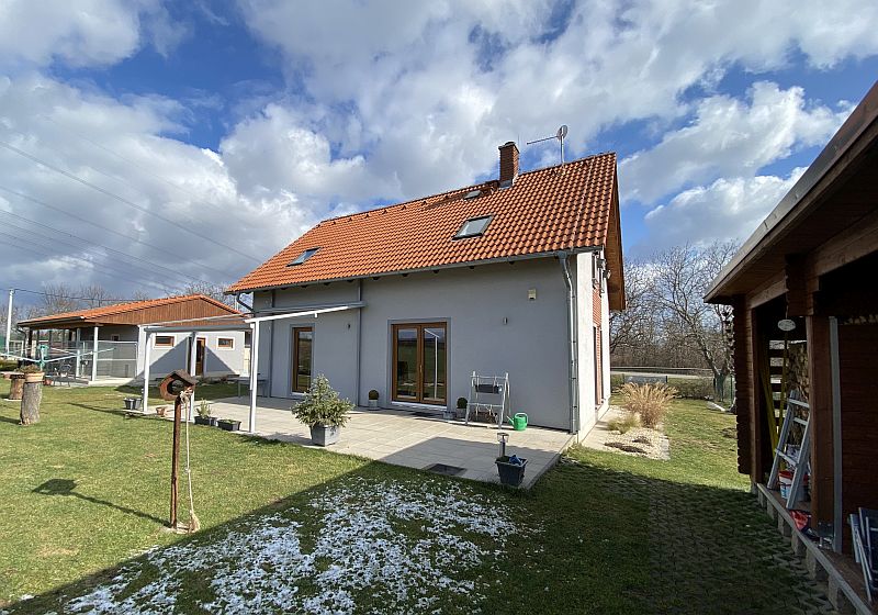 navsteva-drevostavby-po-letech-foto-domu-soucasnot