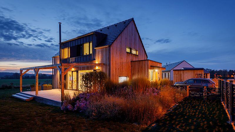 navsteva-Prodesi-Domesi-osvetleny-dum-vecer