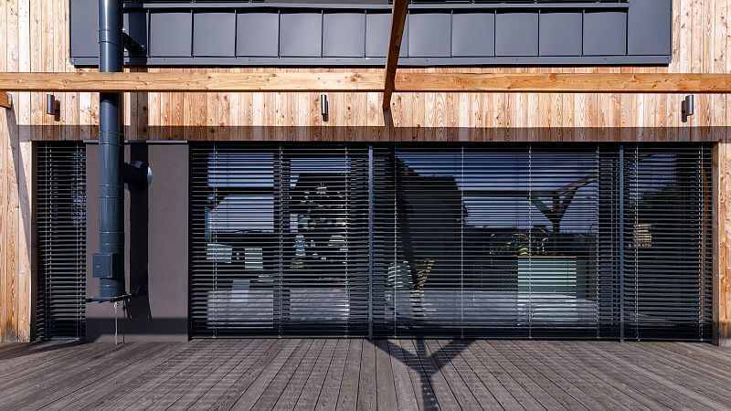 navsteva-Prodesi-Domesi-prosklena-plocha-s-terasou