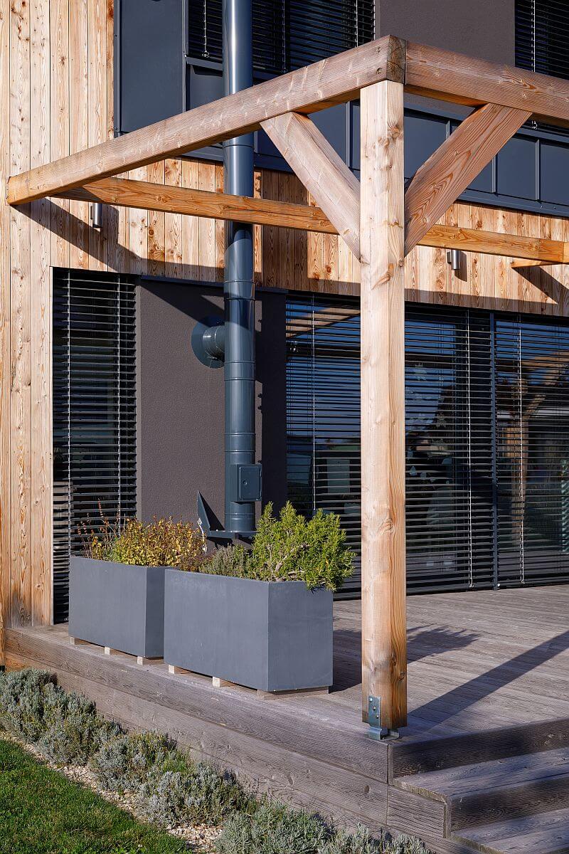 navsteva-Prodesi-Domesi-terasa-se-vstupem-do-domu