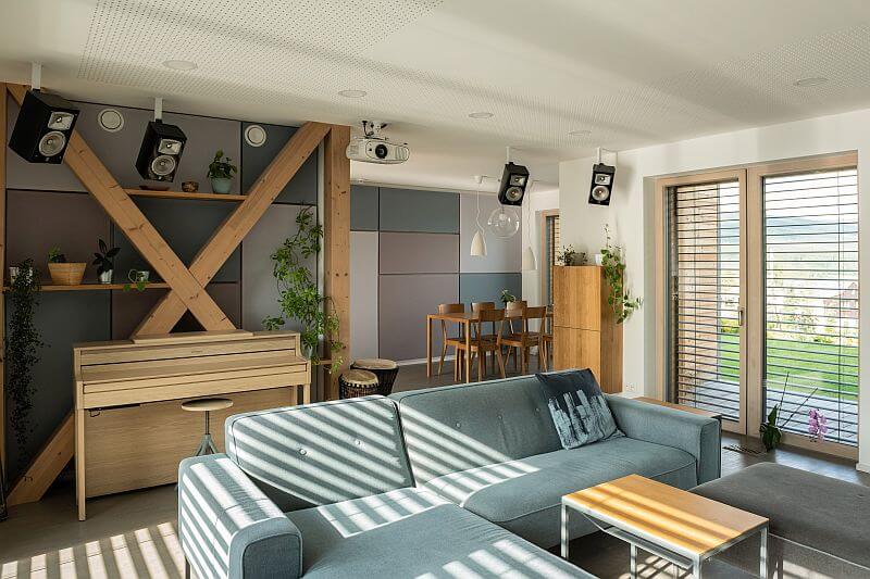 navsteva-drevostavby-ATREA-obyvaci-pokoj-s-kuchyni