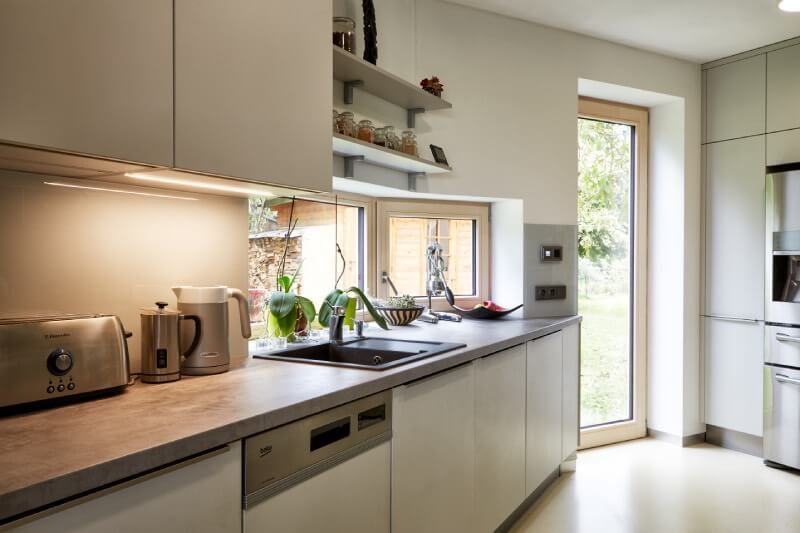 zdeny-dum-a-drevena-pristavba-kuchyne