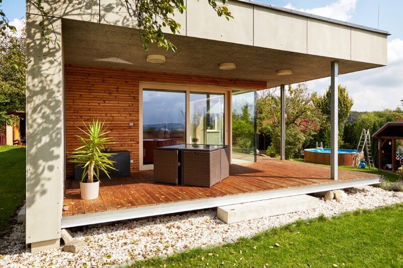 zdeny-dum-a-drevena-pristavba-terasa