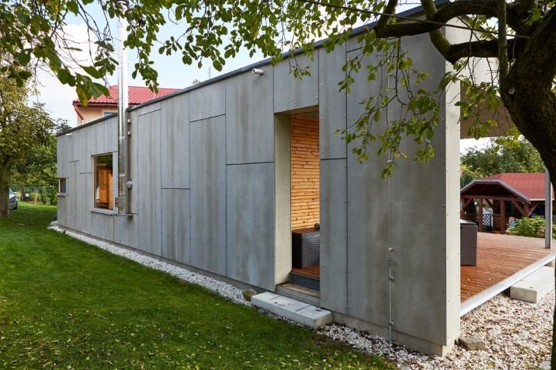 zdeny-dum-a-drevena-pristavba